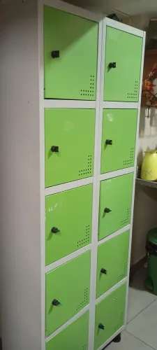 Armário de aço com 10 portas cinza com verde