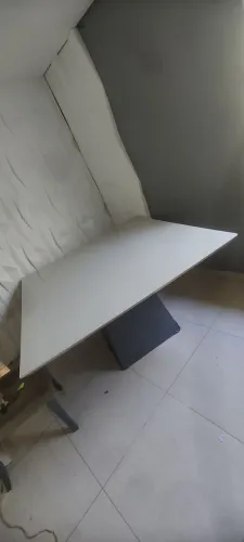 Mesa com 3 cadeiras , com tampo de vidro 