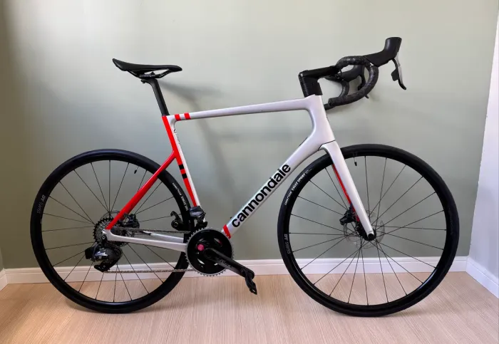 Cannondale SuperSix EVO Carbon - SRAM Force AXS D1 com Power Meter