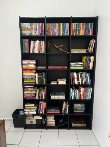 Estante livreiro de MDF preto REFORÇADO