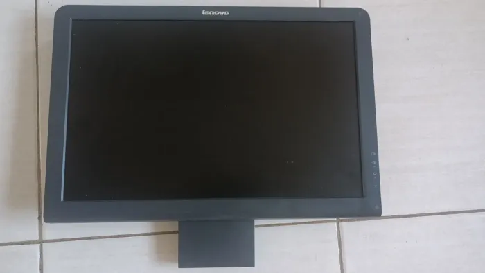 Monitor Lenovo funcionando