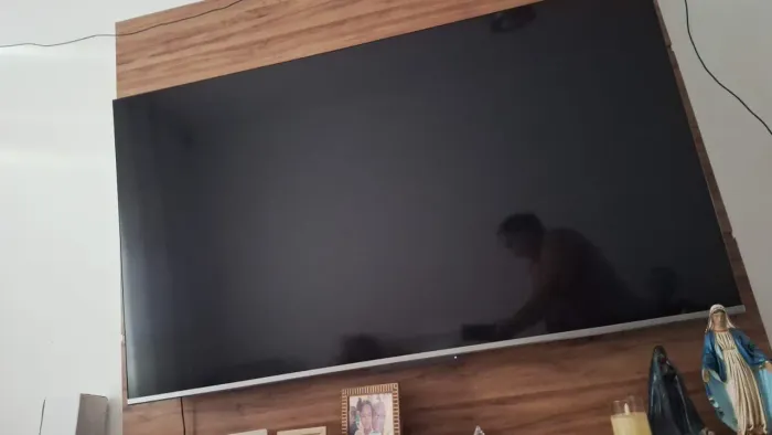TV TCL 65 para desmanche, falha na imagem