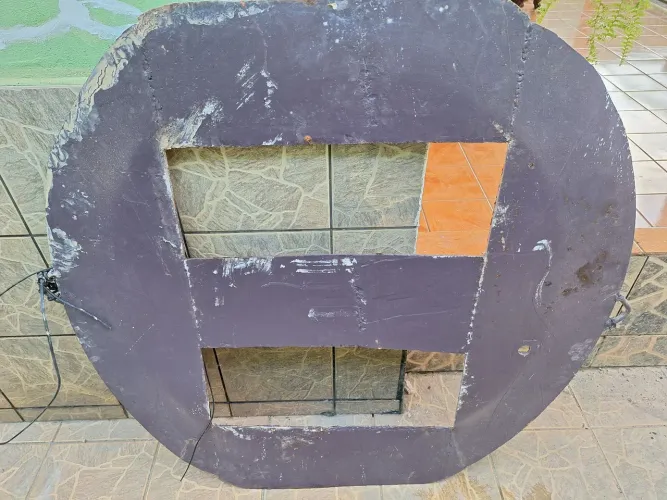 Roda de ferro pra caixa de água. 