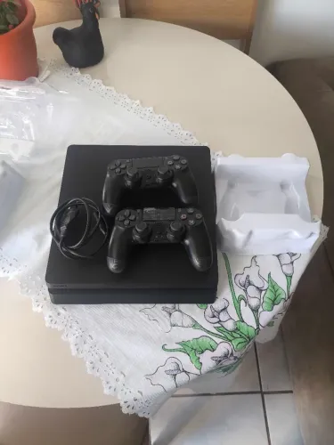 Ps4 slin com 2 controles