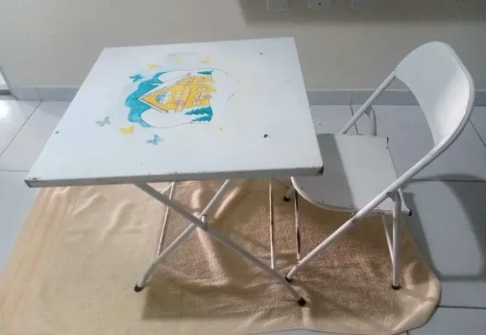 Mesinha e cadeira infantil