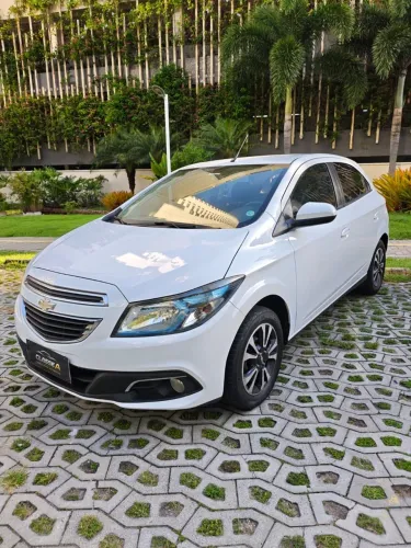 Chevrolet Onix Hatch LTZ 1.4 8V Flex Power Aut. 4P 2014