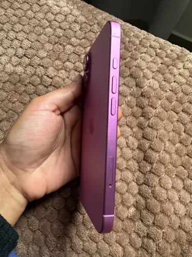 iPhone 16 