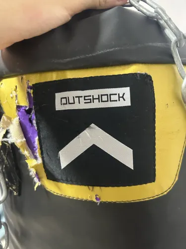 Saco de pancada 40kg + suporte