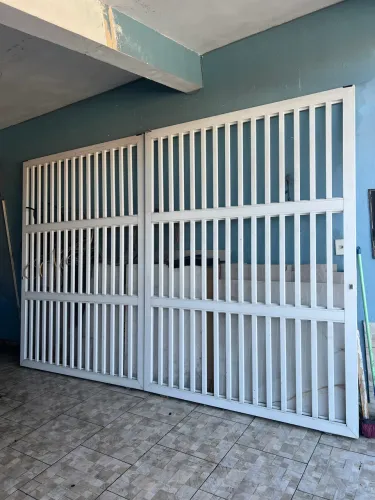 Vendo portão de alumínio