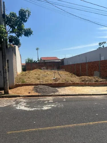 Buritis - Terreno de 10 x 20 metros, bom local, sombra, estuda propostas
