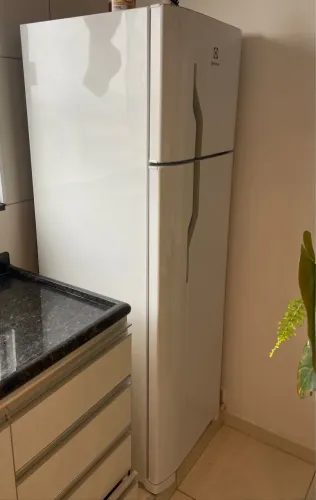 Geladeira Electrolux Cycle Defrost Branca 220V