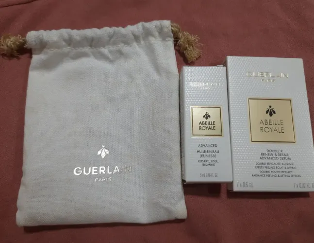 Kit Guerlain contendo 1 Advanced  Youth Watery Oil de 5ml e 7 sachês de 0.6ml de Sérum 