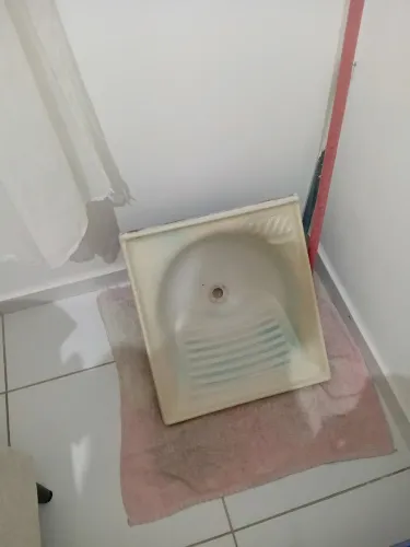 Vende se um tanque de roupa de fibra