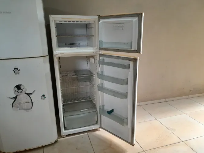GELADEIRAS / USADAS, EM PLENO FUNCIONAMENTO