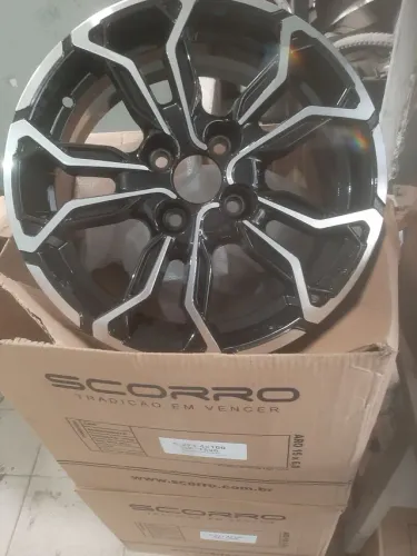 Roda aro 15 scorro Rs preta com diamantado 4x100 com Pneu 195 55 15 Suenp