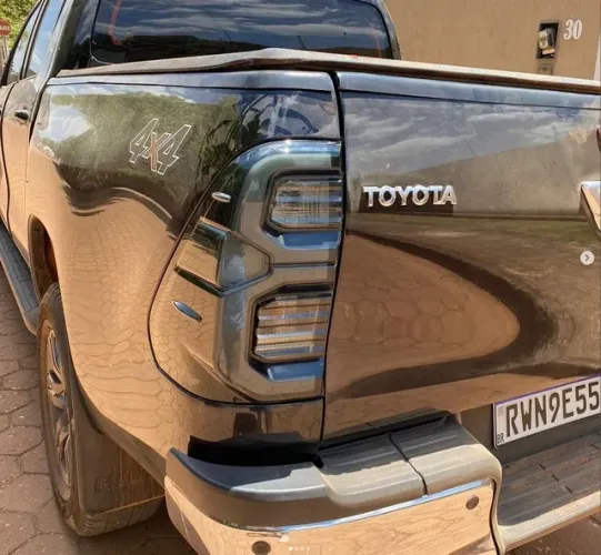 Lanterna fume Hilux 2024
