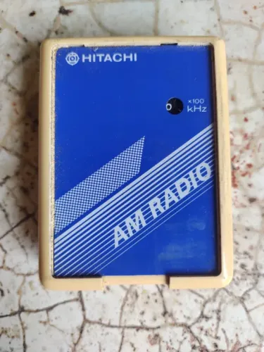 Hitachi Am Radio Portátil Cp-4T ( No Estado)