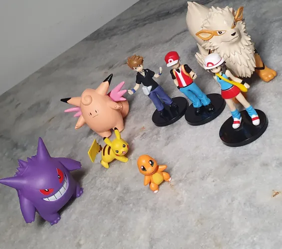 Kit Pokémon blue, red e green 8 peças novas cerca de 10cm