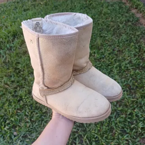 Botinha c pelinhos tam 30