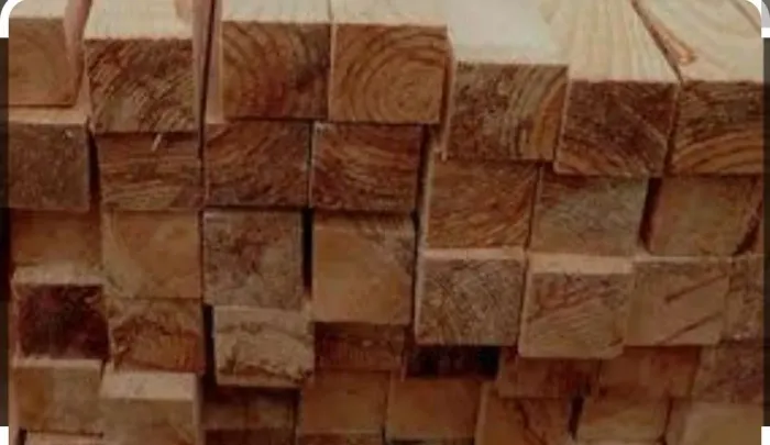 Tábuas e Barrotes de pinus para construção