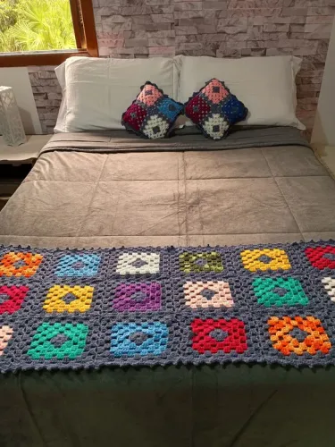 Conjunto pesseira e 2 almofadas