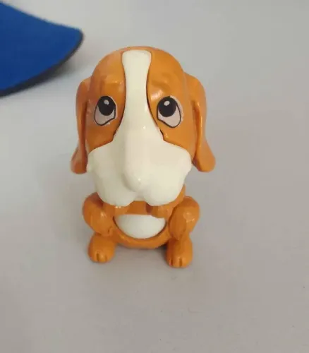 Cão de plástico miniatura de kinder ovo,