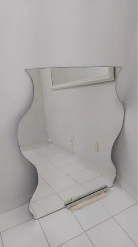 Espelho desenhado bordas