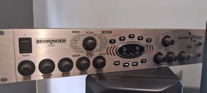 Behringer Vamp Bass Pro