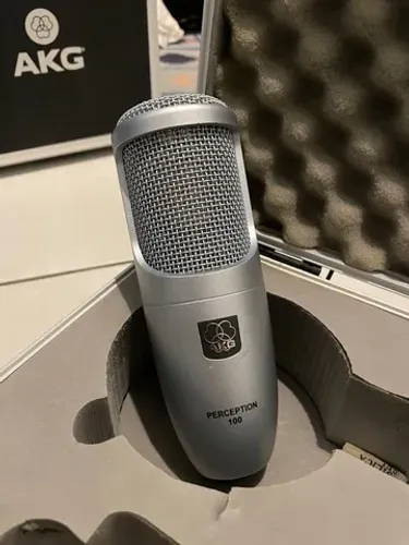 Microfone condensador AKG P100