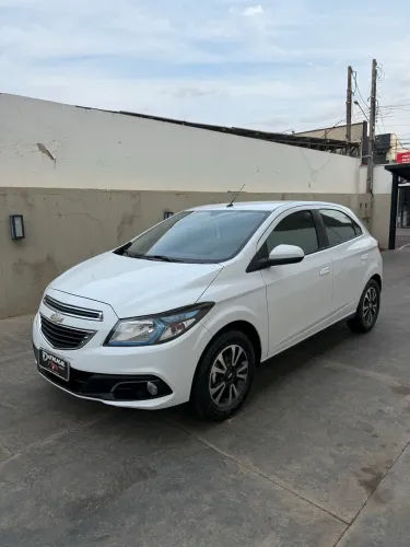 Chevrolet Onix Hatch LTZ 1.4 8V Flex Power Mec. 4P 2014