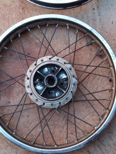 Vendo roda traseira para moto 125 ybr factor