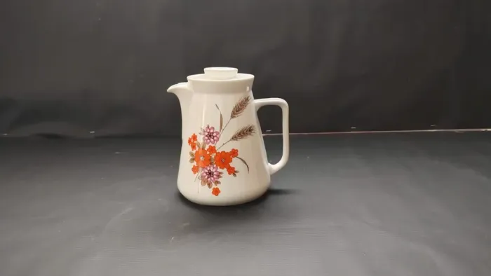 Bule antigo de porcelana 