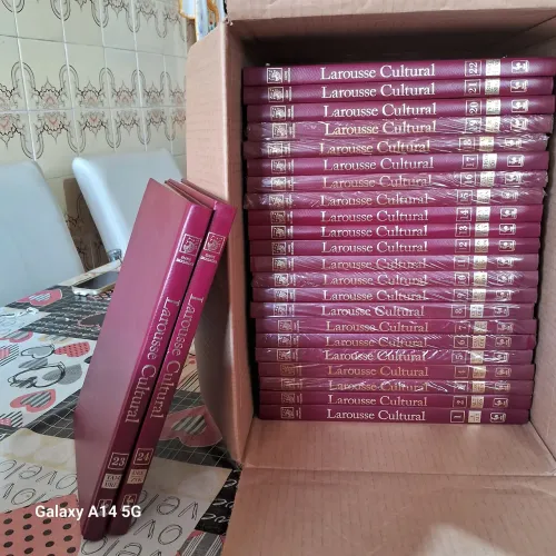 Enciclopédia Larousse Cultural - 24 Volumes - Completa