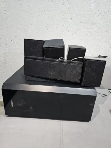 5 caixas de som  e 1 subwoffer samsung