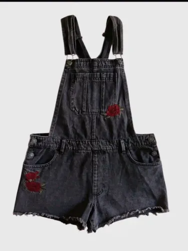 Jardineira/ Macacão Jeans Preto com Flores Bordadas Forever 31 - TAM 38