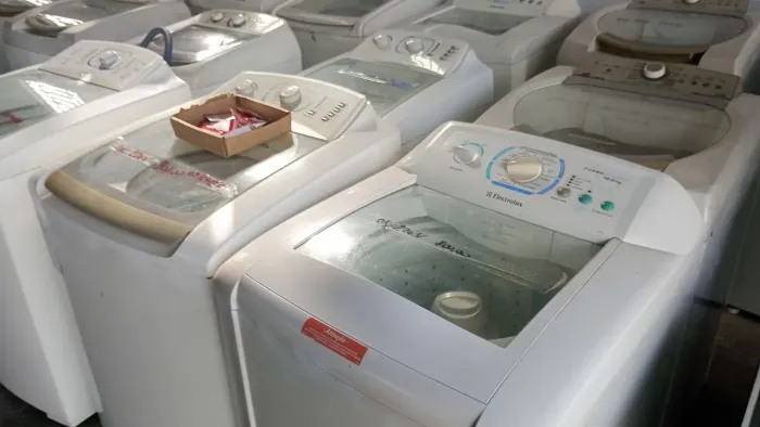 Comércio de máquinas de lavar semi-novos