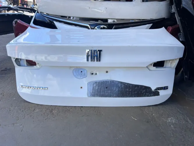 Tampa Traseira Fiat Cronos