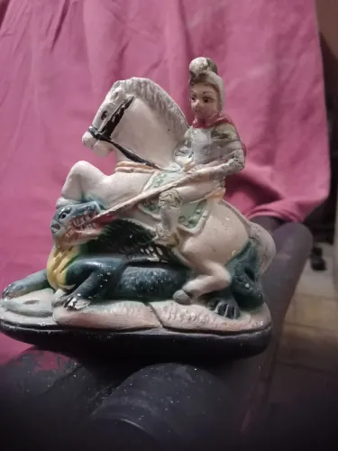 Escultura de São Jorge e o Dragão