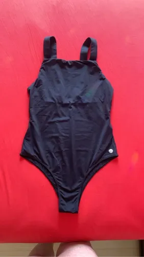 Maio preto forrado GG pode ser usado como Body .