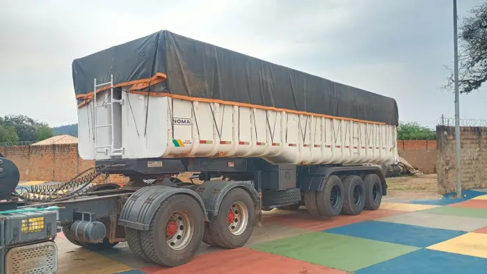 Carreta basculante Noma 35 metros cúbicos mais fominha 