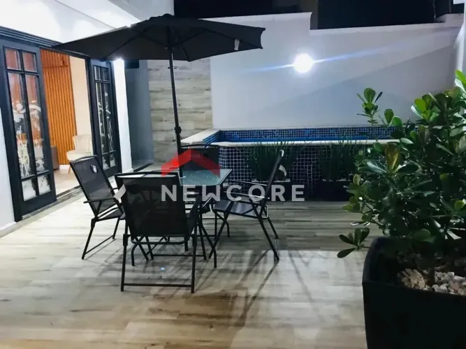 Sobrado em Rua dos Crisântemos - Flórida - Praia Grande/SP