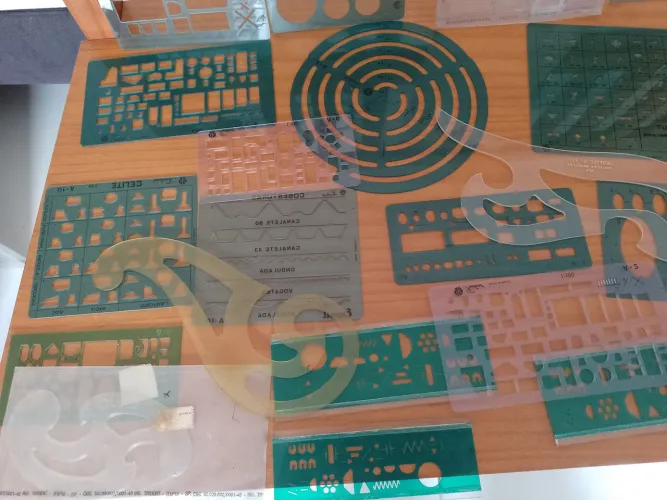 Réguas de Desenho - 30 réguas diversas 