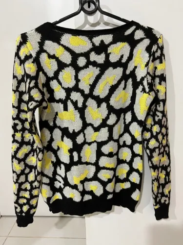 Suéter Animal Print com Detalhes em Amarelo