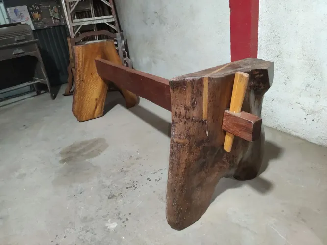 Pé de mesa rústico