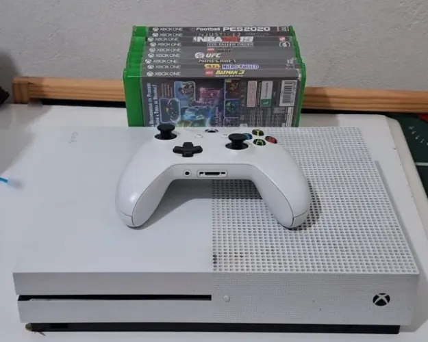Xbox One com 11 jogos e 1 controle, na caixa!