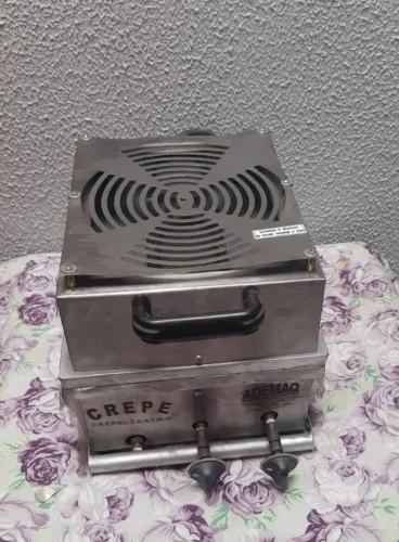 Máquina de Crepe Suíço a Gás  Profissional 12 Crepes Ademaq