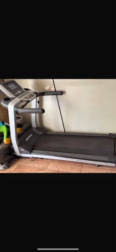 Esteira life fitness 