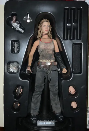 Figura de Ação Abigail Whistler MMS128  Hot Toys Blade Trinity Filme Marvel