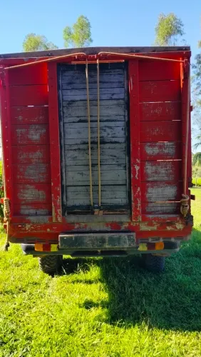  A venda  carroceria com a gaiola boiadeira para f1000