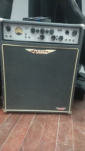 Amplificador + case de Baixo Ashdown Mag 300